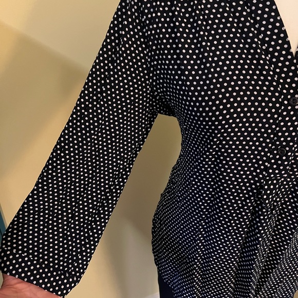 Market & Spruce beautiful Navy and white dot blouse Large - Picture 4 of 12